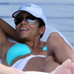 Halle Berry: Miami Beach Beauty