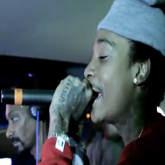 Wiz Khalifa Performs “Black & Yellow” Live With Snoop Dogg!