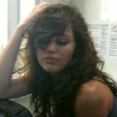 マイリー・サイラス　セクシーポーズ